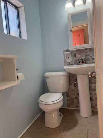 403 Columbia Drive SE, Albuquerque, NM 87106