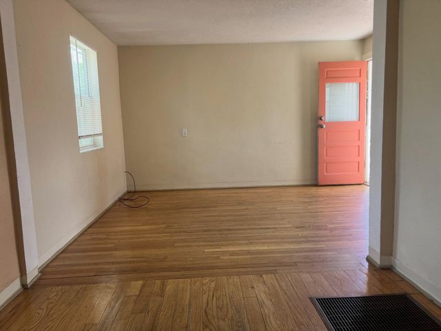 403 Columbia Drive SE, Albuquerque, NM 87106