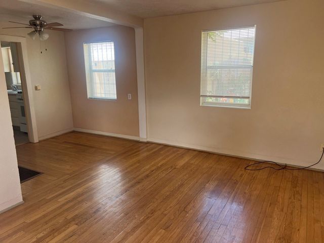 403 Columbia Drive SE, Albuquerque, NM 87106