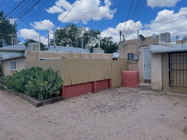 403 Columbia Drive SE, Albuquerque, NM 87106