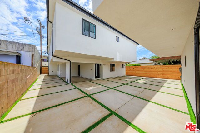 1525 S Carmelina Avenue, Los Angeles, CA 90025