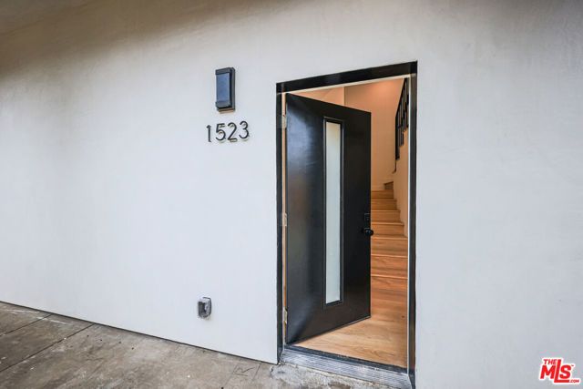 1525 S Carmelina Avenue, Los Angeles, CA 90025