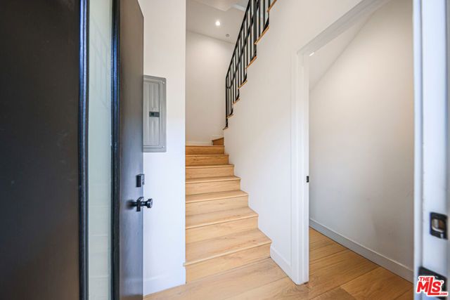 1525 S Carmelina Avenue, Los Angeles, CA 90025
