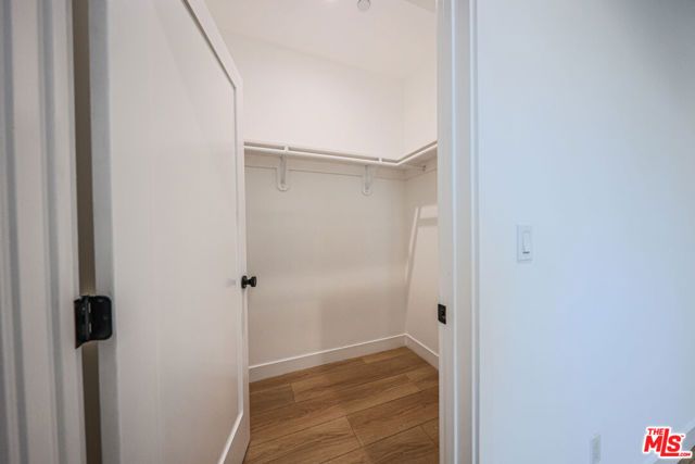 1525 S Carmelina Avenue, Los Angeles, CA 90025