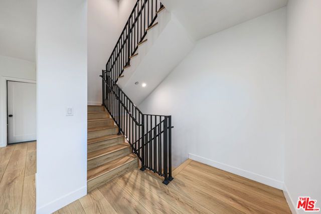1525 S Carmelina Avenue, Los Angeles, CA 90025