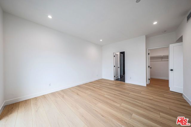 1525 S Carmelina Avenue, Los Angeles, CA 90025