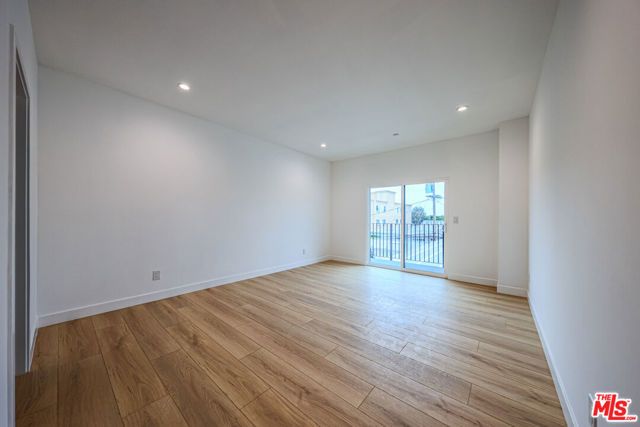 1525 S Carmelina Avenue, Los Angeles, CA 90025