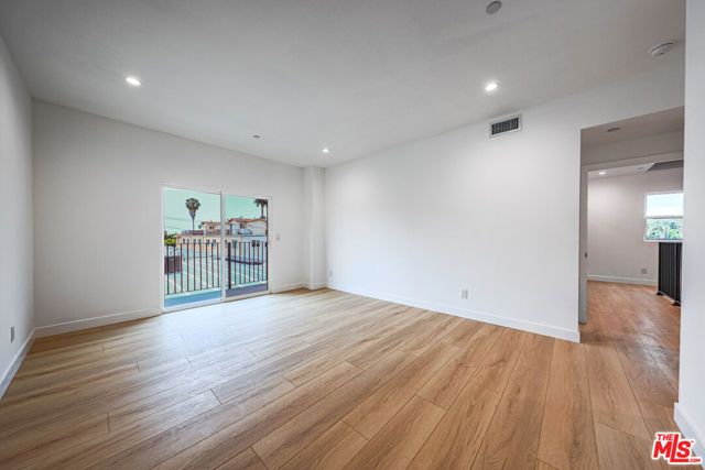 1525 S Carmelina Avenue, Los Angeles, CA 90025