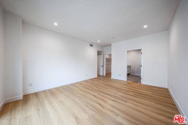 1525 S Carmelina Avenue, Los Angeles, CA 90025