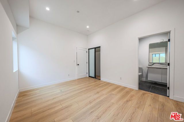 1525 S Carmelina Avenue, Los Angeles, CA 90025