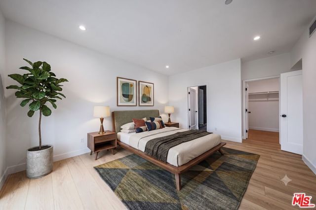 1525 S Carmelina Avenue, Los Angeles, CA 90025