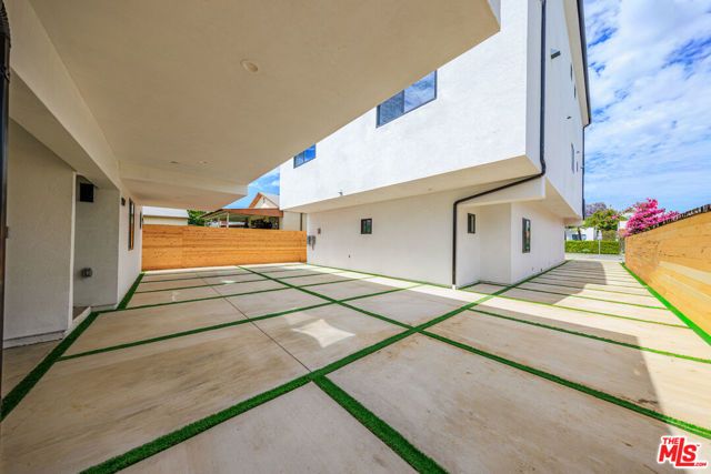 1525 S Carmelina Avenue, Los Angeles, CA 90025