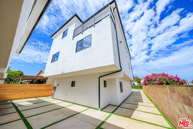 1525 S Carmelina Avenue, Los Angeles, CA 90025