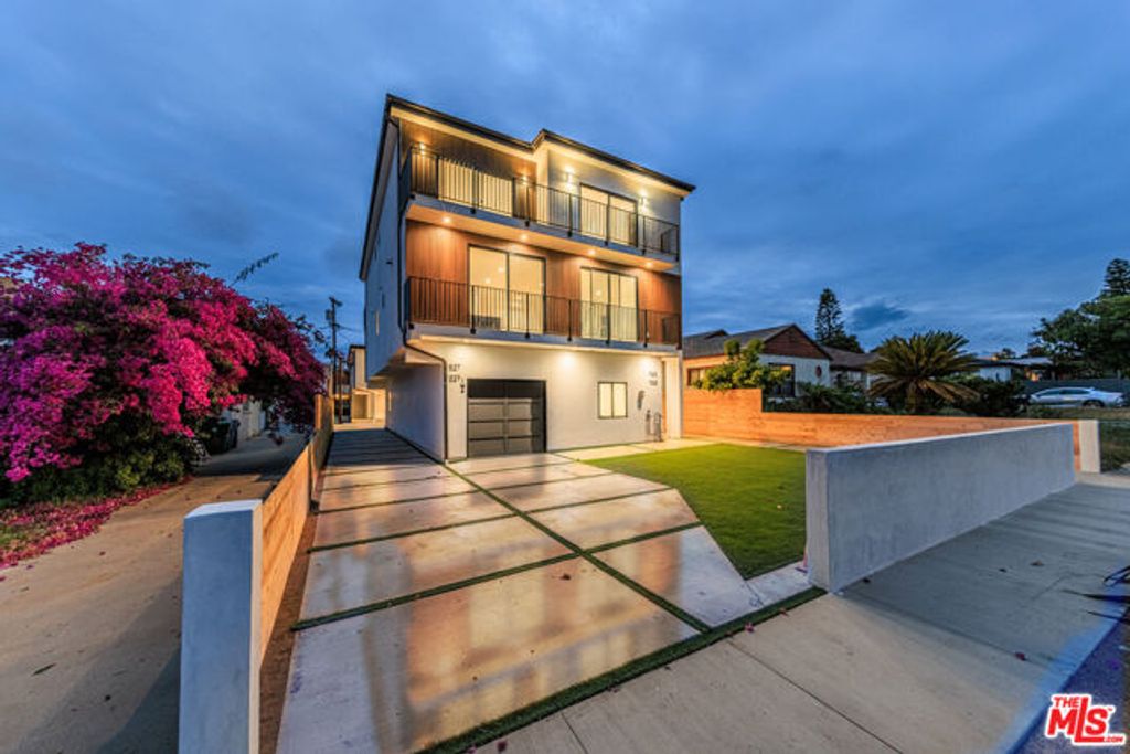 1525 S Carmelina Avenue, Los Angeles, CA 90025