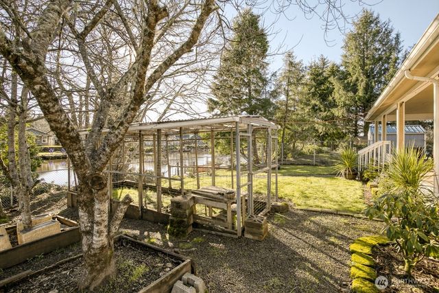 650 Skamokawa Court SE, Ocean Shores, WA 98569