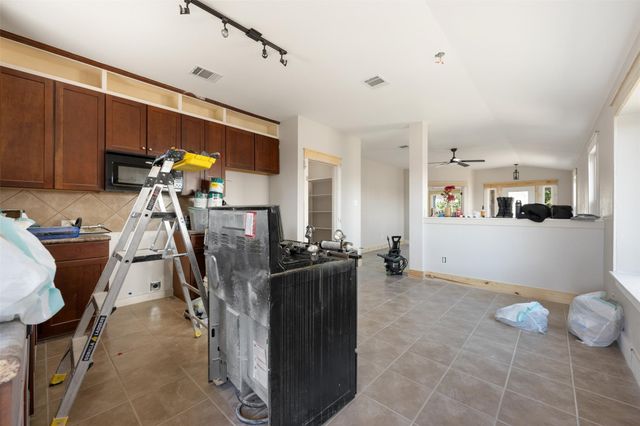 1016 Flanagan DR, Leander, TX 78641