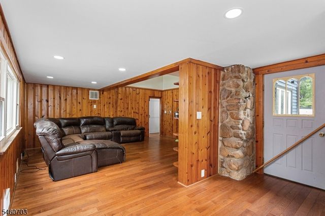 10 Cayuga Trl, Wayne Twp., NJ 07470