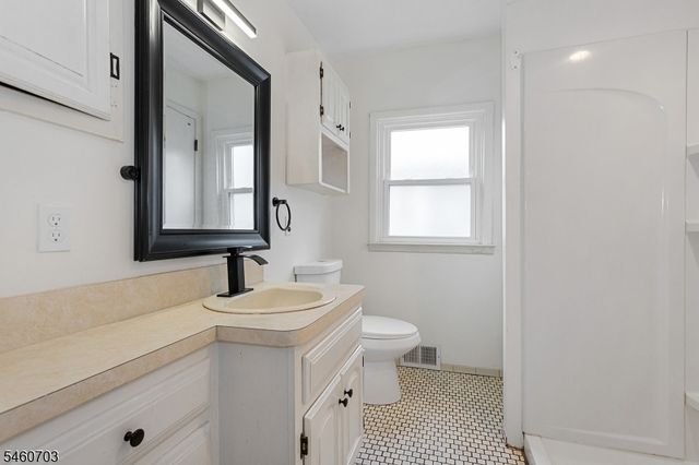 10 Cayuga Trl, Wayne Twp., NJ 07470