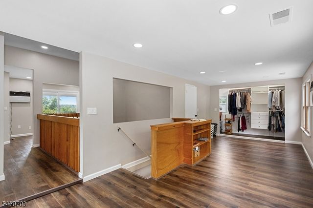 10 Cayuga Trl, Wayne Twp., NJ 07470