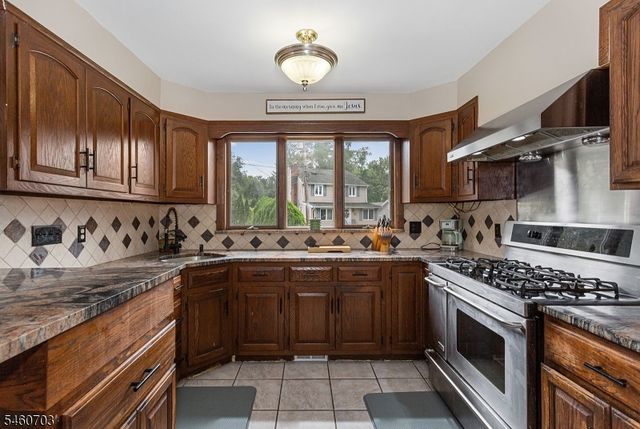 10 Cayuga Trl, Wayne Twp., NJ 07470