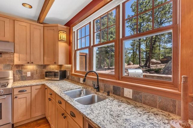 10 Robert Rd, Rye, CO 81069