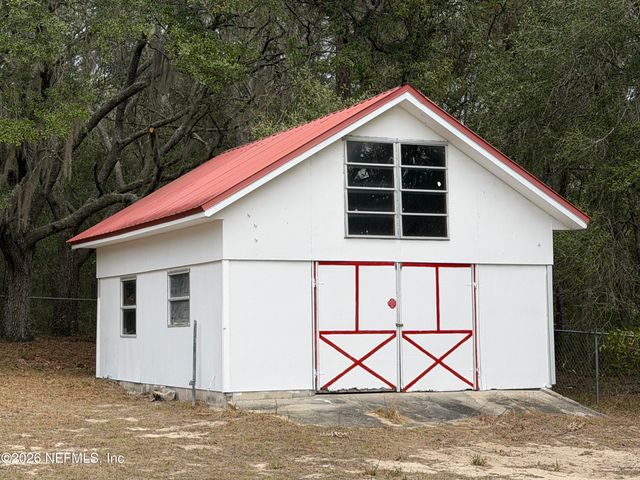 110 KITTY Lane, Interlachen, FL 32148