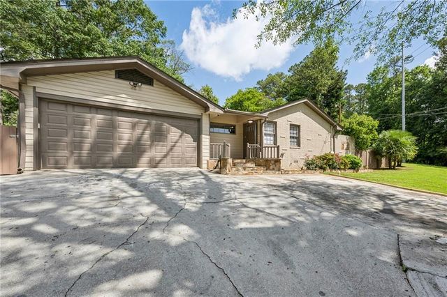 2762 Dresden NE Drive, Atlanta, GA 30341