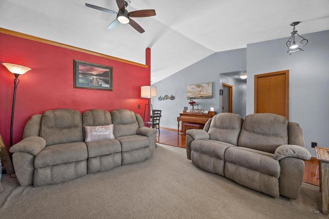 501 Davis STREET, Elkhorn, WI 53121