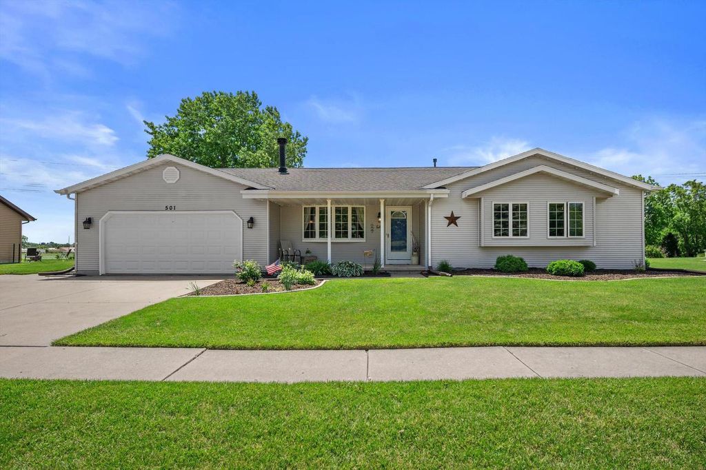 501 Davis STREET, Elkhorn, WI 53121