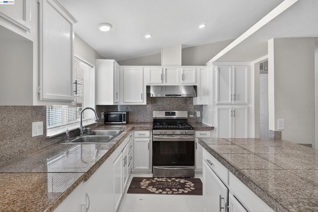 628 S 17Th St, Richmond, CA 94804