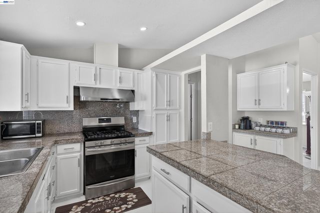 628 S 17Th St, Richmond, CA 94804