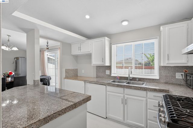 628 S 17Th St, Richmond, CA 94804