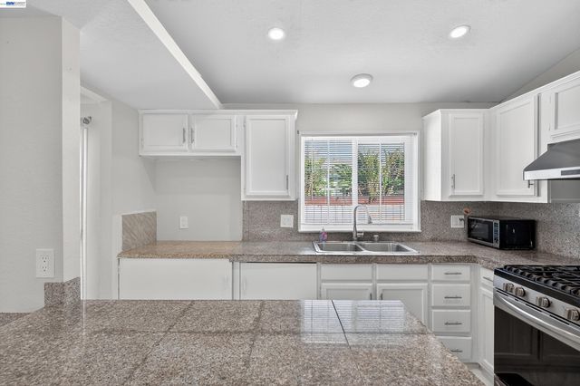 628 S 17Th St, Richmond, CA 94804