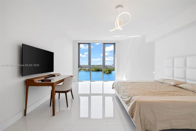 17111 Biscayne Blvd 1110, North Miami Beach, FL 33160