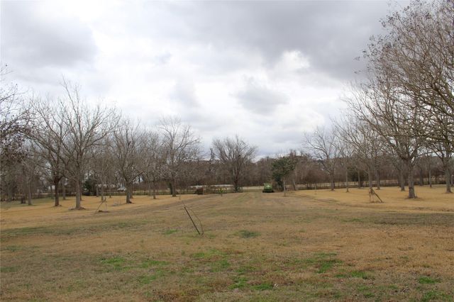 5555 County Road 135 Road, Wharton, TX 77488