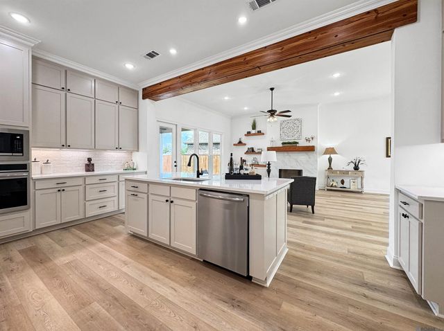 39532 Hernando De Soto Dr, Darrow, LA 70725