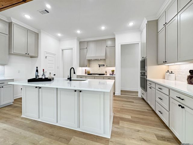 39532 Hernando De Soto Dr, Darrow, LA 70725
