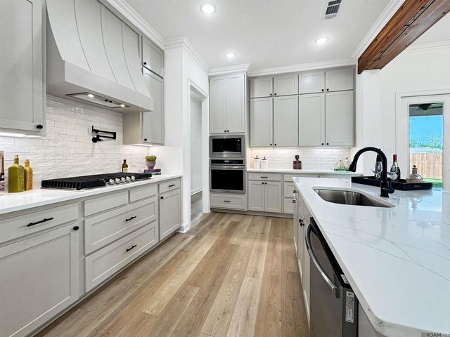 39532 Hernando De Soto Dr, Darrow, LA 70725