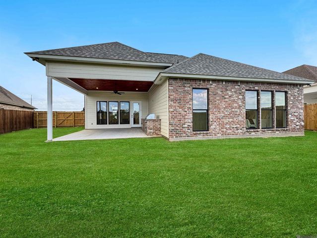 39532 Hernando De Soto Dr, Darrow, LA 70725