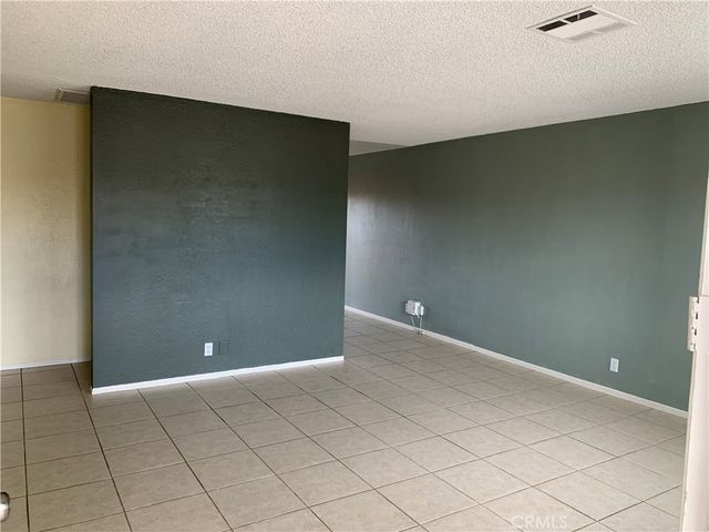 21010 Sitting Bull Road 3, Apple Valley, CA 92308