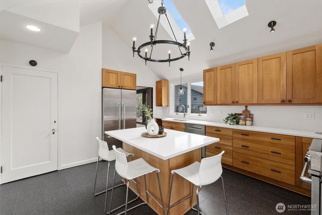 2419 28th Avenue W, Seattle, WA 98199