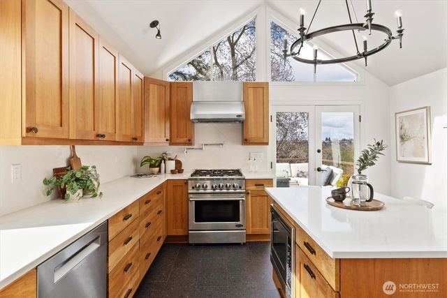 2419 28th Avenue W, Seattle, WA 98199