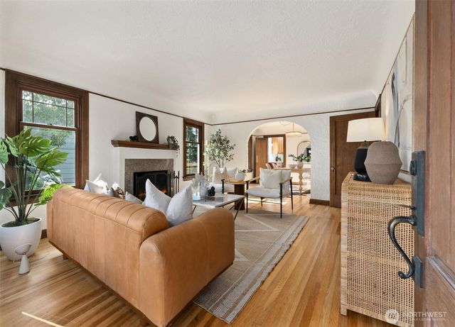 2419 28th Avenue W, Seattle, WA 98199