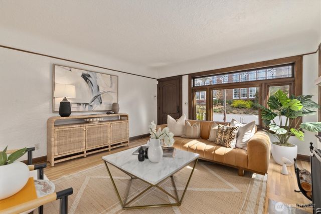 2419 28th Avenue W, Seattle, WA 98199