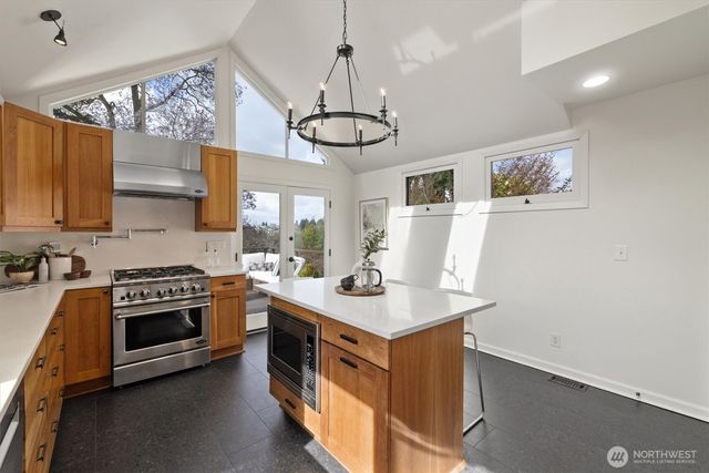 2419 28th Avenue W, Seattle, WA 98199