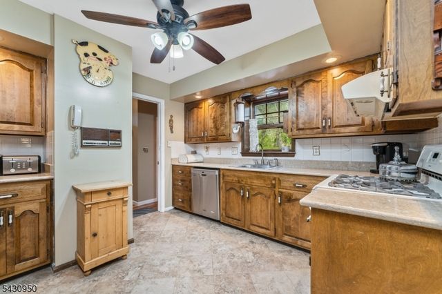 12 Church Rd, Holland Twp., NJ 08848