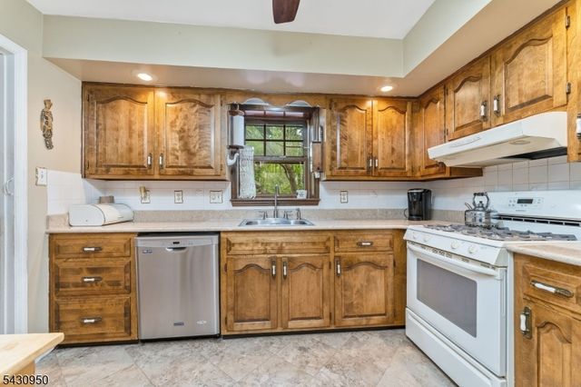 12 Church Rd, Holland Twp., NJ 08848