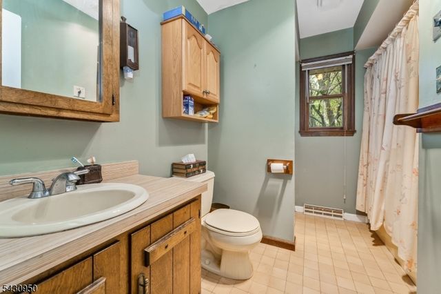12 Church Rd, Holland Twp., NJ 08848