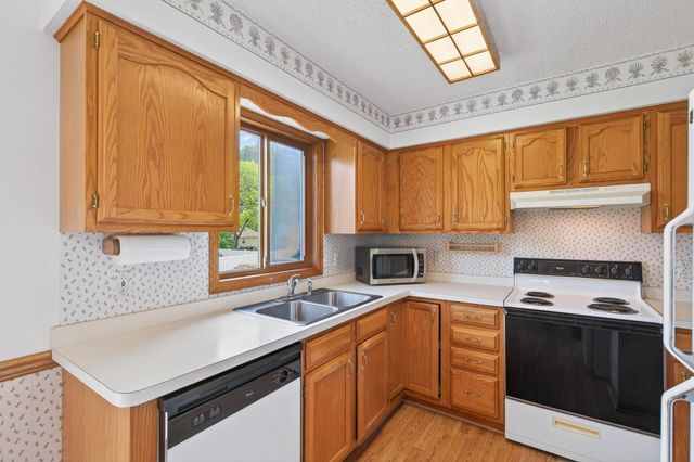 1113 Polk Street S, Shakopee, MN 55379