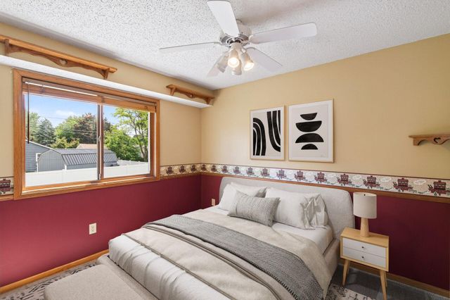 1113 Polk Street S, Shakopee, MN 55379